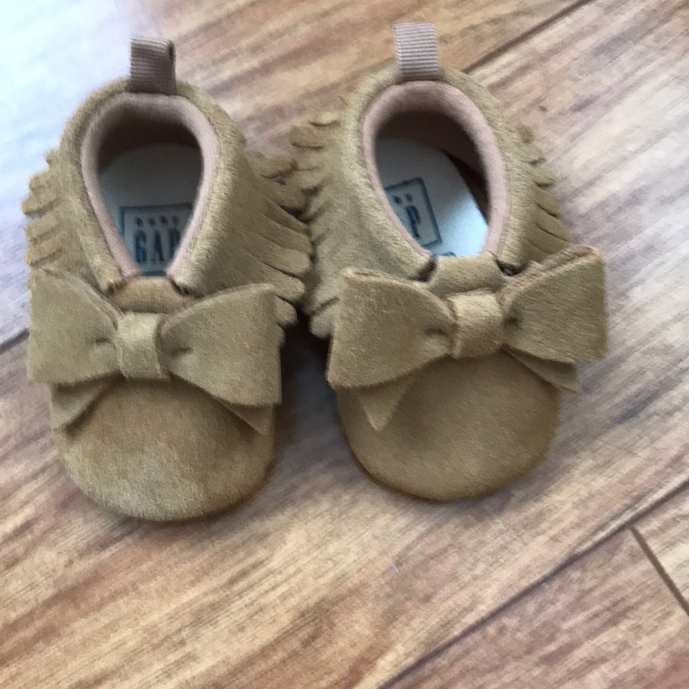 Baby gap girl shoe